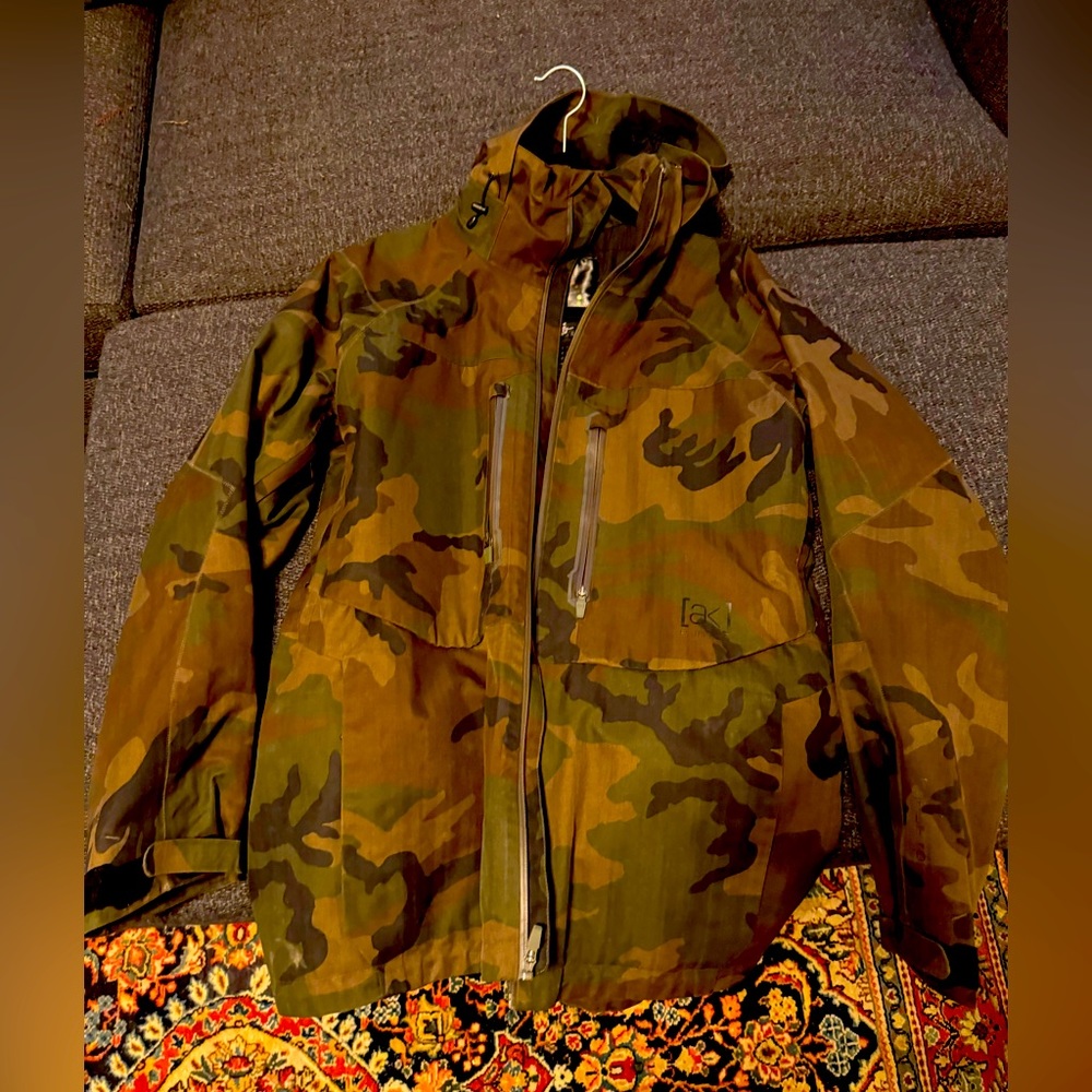 Burton AK Snowboard Jacket Medium